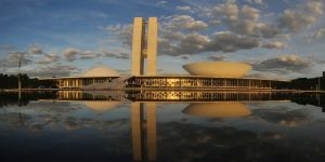 Emabaixador do Irã vai ao Congresso em busca de apoio