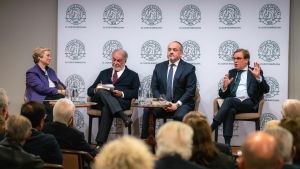 Vox reta al PP a derogar las leyes de eutanasia, aborto y LGTBI: 