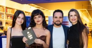 Luciano Camargo é pego de surpresa com livro de filha