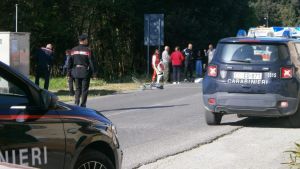 Ucciso a 90 anni mentre va in bici, è caccia all’auto pirata. Angiolo travolto a pochi metri da casa