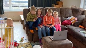 Deze drie gezinnen verminderden schermtijd op creatieve wijze. ‘Onze zoon was drie weken boos op me’