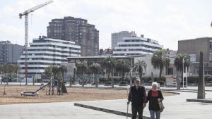 La Semana Negra apuesta por un formato más familiar, con actividades de mañana y tardeo en terrazas con casetas como las de Begoña