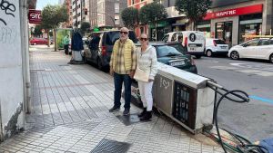 El emblemático garaje Sporting y sus surtidores abandonados a pie de calle en Gijón provocan el clamor vecinal