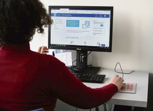 « Constat alarmant » : la dématérialisation des services publics vire au fiasco selon la défenseure des droits