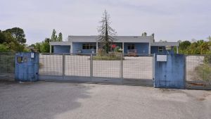 Dalla fabbrica fantasma fino all’area di scambio: il viaggio delle “bionde” nel mercato di contrabbando