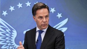 Armato di lusinghe, Rutte cerca di salvare la Nato da un Trump furente che pensa alle punizioni