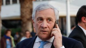 Tajani va da Marina Berlusconi (e Pier Silvio). Focus sul dopo Barelli. Caso Sardegna