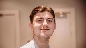 Straffen faldt allerede samme aften: Kritik koster nyvalgt ungdomspolitiker dyrt