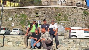 Nuova allea a Pont, artigiani della pietra coinvolti nei lavori per finire il muretto