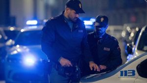 Piazza Oberdan, dieci minuti di corpo a corpo tra ciclofattorini poi le lame: rider in cella per tentato omicidio