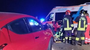 Schianto sulla statale a Copiano, 6 feriti. Coinvolti anche dei bambini