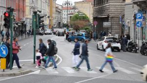Trieste, in largo Barriera guardie giurate schierate nei negozi e in farmacia