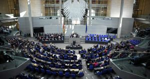 Sve je teže zaštititi mozak od politike i medija, tuđi su prsti stalno u pekmezu našeg jezika