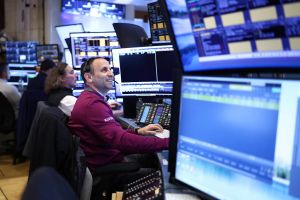 Waffenruhe im Iran: Dax steigt stark – Experten raten jetzt zu Anleihen