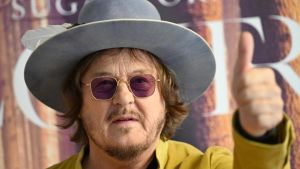 Zucchero ribelle: “Di fronte ai disastri del mondo farei più casino. I grandi eventi solidali come Live Aid? Oggi solo silenzio”