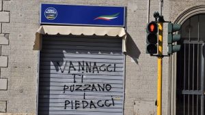 Nuovamente imbrattata la sede di Futuro Nazionale a Firenze