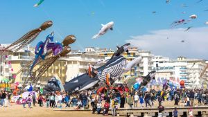 Il cielo di Jesolo diventa arte: al via il Beach & Kite Festival 2026