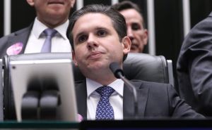 Motta ignora boas propostas do Governo Lula e pauta projeto que prejudica trabalhadores de app