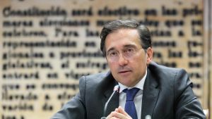 Albares vuelve a prometer que el catalán será lengua en la UE y acusa al PP de moverse para impedir la aprobación