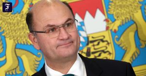 Machtkämpfe stören die Revolution in den Finanzämtern