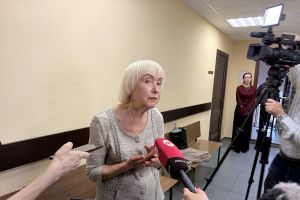 Прабабушка борется за возвращение родной правнучки из семьи новгородского чиновника, забравшего малышку себе