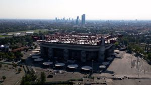San Siro e l’universo parallelo di Milano in cui lo stadio è un monumento (e affari e politica fanno pace con i sentimenti)