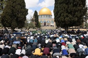Over 100,000 Muslim worshipers at Al-Aqsa in first Friday prayers after Jerusalem holy sites reopen