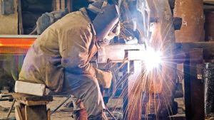 Yatırım malı ve savunma sanayi sürükledi