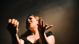 La cantante desafinada