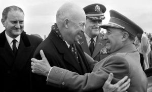 ¡OTAN no, bases fuera! o cómo Trump recupera un lema trasnochado