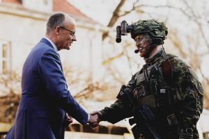 Por qué los hombres son tan (pero tan) sumisos