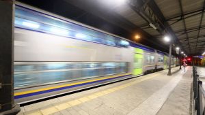 Coppia bloccata nella stazione chiusa: scatta l’interrogazione regionale