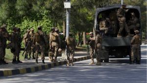 I bisbigli nella delegazione iraniana, il vocione americano e il pendolo tra la tregua e la guerra