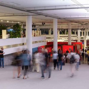 Galeristas analisam efeitos da guerra e tensão política no mercado de arte