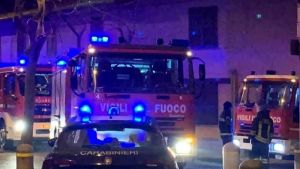Giugliano, a fuoco un appartamento: mamma e figlio di 5 anni lievemente ustionati