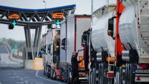 Al via il controllo biometrico obbligatorio per i cittadini extra-Ue alle frontiere Schengen: auto e tir in coda al confine