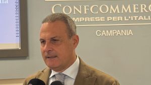 Caro-carburanti, i trasportatori campani: «Situazione insostenibile, pronti alla mobilitazione»