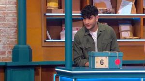 Cortona fa il tifo per Tommaso. Dalla radio locale ad Affari Tuoi: la sfida con i pacchi su Rai Uno