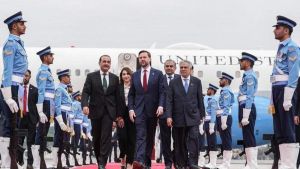 EEUU e Irán se citan en Pakistán para una precaria negociación de paz entre dudas sobre el alto el fuego