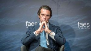 La pataleta de la FAES de Aznar contra el 'no a la guerra' de Sánchez: 