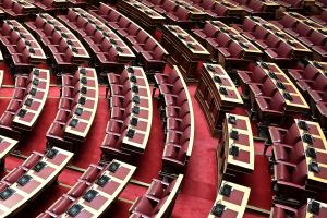 Υπάρχει θεσμικό αντίδοτο στις πελατειακές πρακτικές;