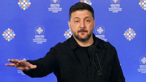 “L’Europa ha bisogno di altri Paesi per la sua sicurezza”. Zelensky apre a una ‘super Ue’ per salvare la Nato