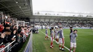 Triste adiós a la temporada: el Sporting cae en el tiempo añadido (1-0) en El Plantío y entierra sus opciones de play-off