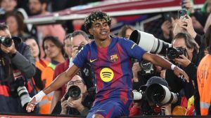 El Barça exprime a un Lamine portentoso para ganar el derbi al Espanyol y atar la Liga