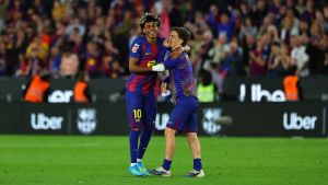 Lamine y dos corazones con patas