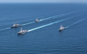 US says Navy destroyers working to de-mine Strait of Hormuz