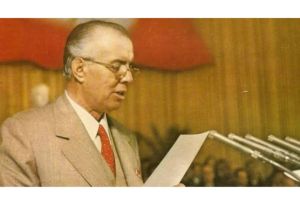 Enver Hoca’nın son heykeli: Görünmez olsa da eksik değil