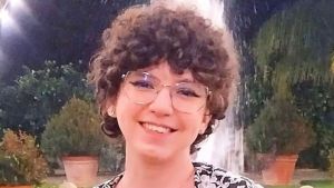 Sara Pignatelli, che si è diplomata nonostante la malattia e le cure. La mamma: “Una ragazza davvero speciale”