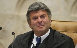 Fux lava a alma do Brasil de novo ao enterrar Gilmar no plenário do STF