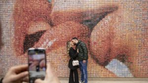 Besémonos, bésense